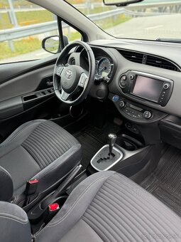 Toyota Yaris 1.5 Hybrid E-CVT - 13
