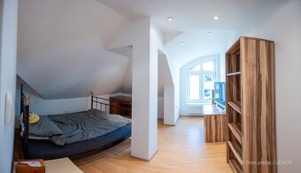 Nevšedný dom vhodný na bývanie aj podnikanie - 13