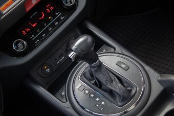 Kia Sportage 2.0 CRDi 4WD - 13