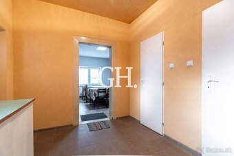 MOKRANCE- ZREKONŠTRUOVANÝ DOM-821 M2 POZEMOK - 13