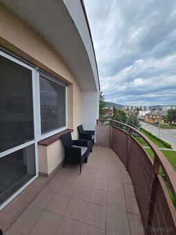 Zariadený 3 i. byt 95 m2 + 2 balkóny, 2x WC, výhľad na hrad - 13