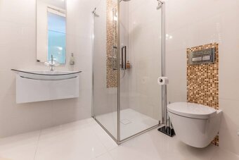 Luxusný 4iz RD v Trnave - nadčasový dizajn a perfektná lokal - 13