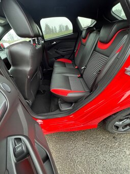 Ford Focus ST - 13