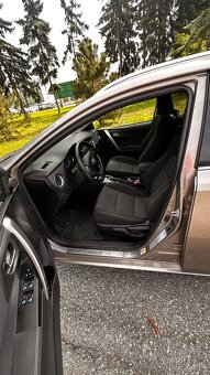 Predám Toyota Auris 1.6 CVT + LPG (Automat) - 13