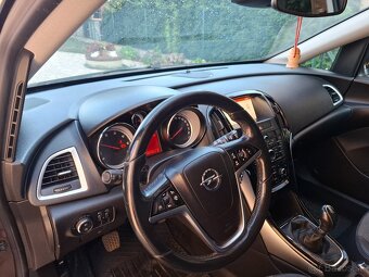 Opel astra sport tourer r.v.2015 - 13
