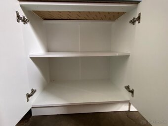 Moderná kuchynská linka bez spotrebičov - 13