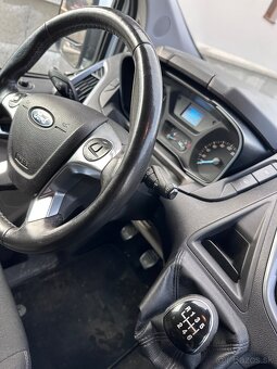 Ford Tourneo Custom - 13