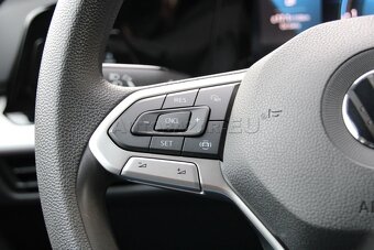 VW Golf 1.0 TSI  Basis 81KW  64 350 km / r.v.2021 / - 13