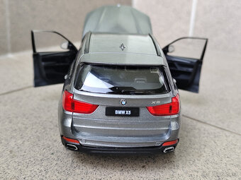 BMW X5 1:24 --------- 19 cm dĺžka ------- NOVÝ, KOVOVÝ MODEL - 13
