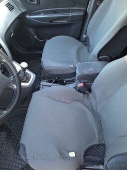 Hyundai Tucson 2.0 crdi 103kw 4x4 - 13