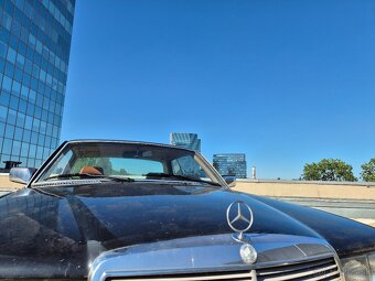 Mercedes-Benz W123 230C - 13