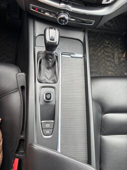 Volvo XC60 D4 4x4 top stav - 13