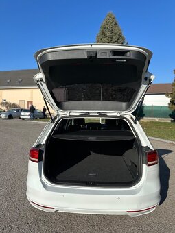 Volkswagen Passat Variant 2.0 LEDACCNAVI - 13