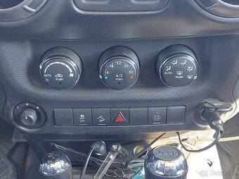 Jeep Wrangler Sahara JK 3,8 benzín V6 LPG, znížená cena - 13