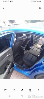 Hyundai Elantra Premium - 13