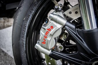 Triumph Speed Twin 1200 Stealth Edition - 13