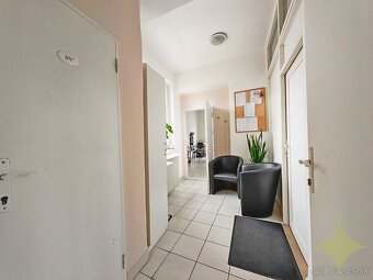 PRENÁJOM Obchodný priestor alebo kancelária centrum mesta Ru - 13
