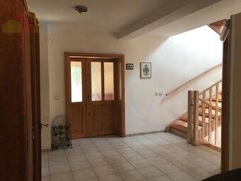 Rodinný dom 5+1 s dvojgarážou a pozemkom 2771 m², okres Doma - 13