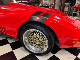 Chevrolet Corvette Greenwood z roku 1976 - 13