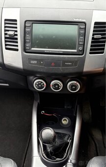 Mitsubishi Outlander 2.0 DI-D 4x4 DOVOZ GB - 13