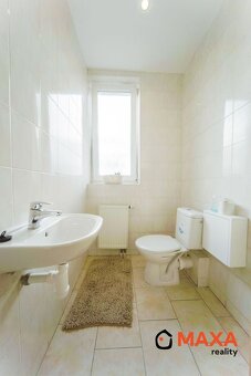 PREDANÉ Trojizbový veľkometrážny byt s terasou, v meste Prie - 13