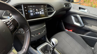 Peugeot 308 SW 1.2 e-THP 130k Combi 96kw Manuál - 13