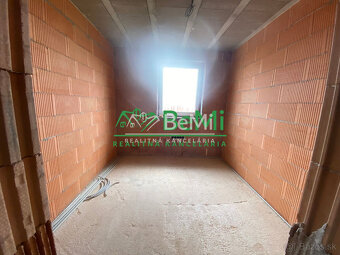 „ pod ZOBOROM“ Nitrianske Hrnčiarovce rodinný dom hrubá stav - 13