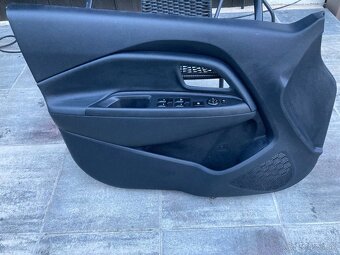 Kia rio 2012, Interiérové časti - 13