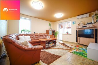 Na predaj rodinný dom s bazénom v Opoji - 13