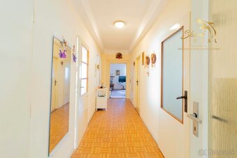 KRÁSNY rodinný dom v atraktívnej obci BANKA - 13