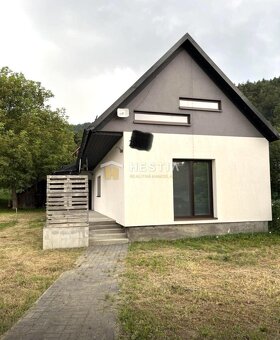 REZERVOVANÉ Krásny moderný rodinný dom s garážou, stodolou v - 13