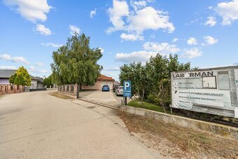 REZERVOVANÉ - RD (OBJEKT) V ATRAKTÍVNEJ LOKALITE SO SKLADOM - 13