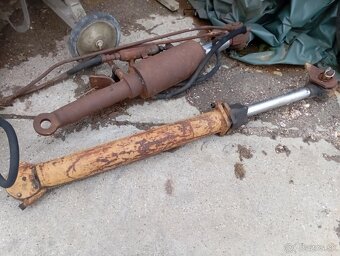 BULDOZER T130 CHLADICE A HYDRAULICKE VALCE - 13