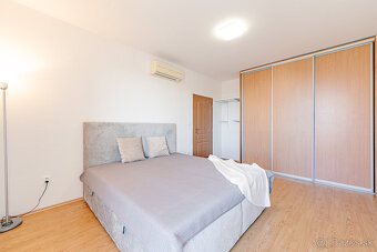 Na prenájom 2-izbový byt v centre Šamorína - 13