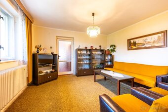 Rodinný dom so srdcom dediny a veľkou záhradou – Brunovce - 13