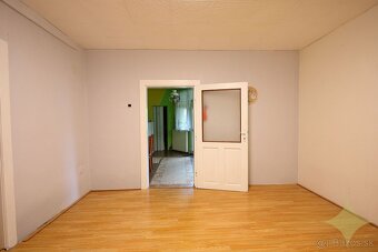 REZERVOVANÉ - Čiastočne zrekonštruovaný rodinný dom s letnou - 13
