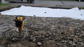 Pokládka zámkovej dlažby ,ploty  maľovanie ,úprava pozemkov - 13