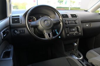 Volkswagen Touran 1.6 TDI DSG - 13