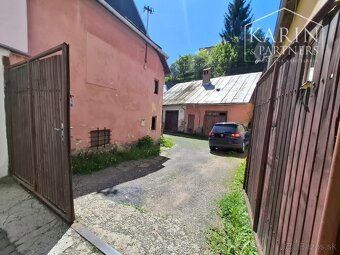 V centre Banskej Štiavnice rodinný dom s parkovaním vo dvore - 13