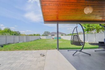 Novostav. rodinný dom s veľkým pozemkom,terasou a zariadením - 13