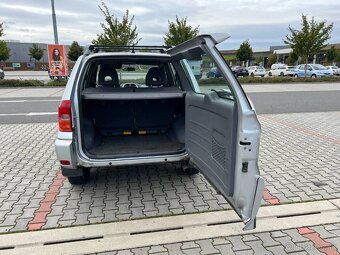 Toyota RAV4 2.0 VVTi naj. 112t 4x4 ČR - 13