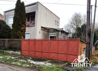 Na predaj dvojpodlažný rodinný dom s garážou v obci Dvory na - 13