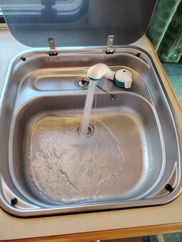 Eifelland E350-extra lehký, spaní pro 4, předstan - 13