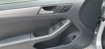 Volkswagen Jetta 2,0 TDI Highline manuál - 13