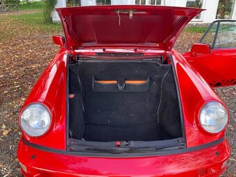 Porsche 911 Carrera 4 z roku 1990 - 13