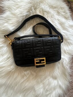 Čierna Fendi kabelka - 13