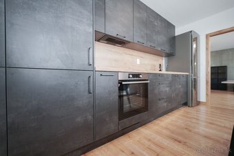 NA PRENÁJOM EXLUZÍVNY NADŠTANDARDNÝ 2 IZB BYT - ŠAMORÍN - 13