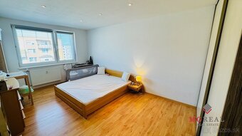 Na predaj veľkometrážny 2-izbový byt 63 m2 s balkónom a špaj - 13