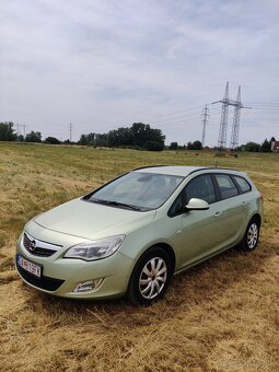 Opel Astra J ST 1,6 benzin (2011) - 13