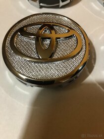 Stredové krytky (pukličky) Toyota priemeru 57,60 a 62 mm - 13